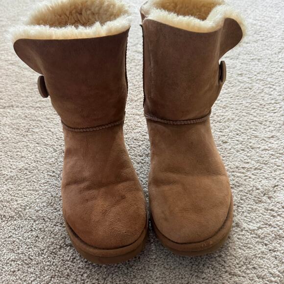 UGG Bailey Button II Sheepskin Lined Suede Boots in Chestnut Brown Size 10 - Picture 4 of 13